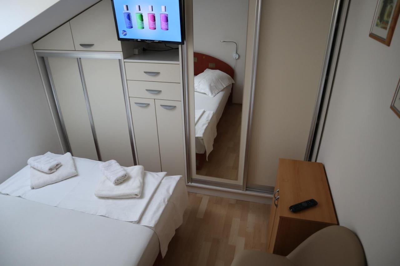 Apartments Iva Und Franka أوميس المظهر الخارجي الصورة