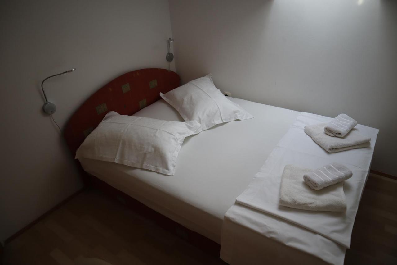 Apartments Iva Und Franka أوميس المظهر الخارجي الصورة