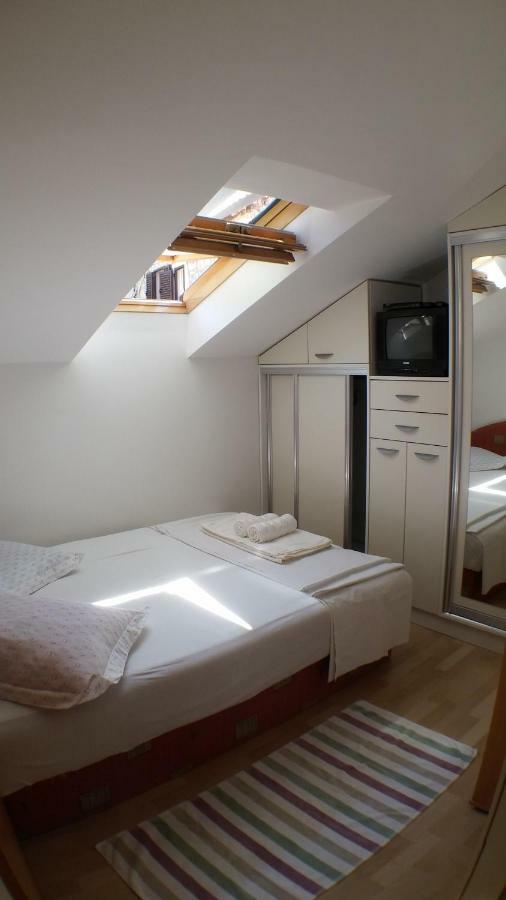 Apartments Iva Und Franka أوميس المظهر الخارجي الصورة