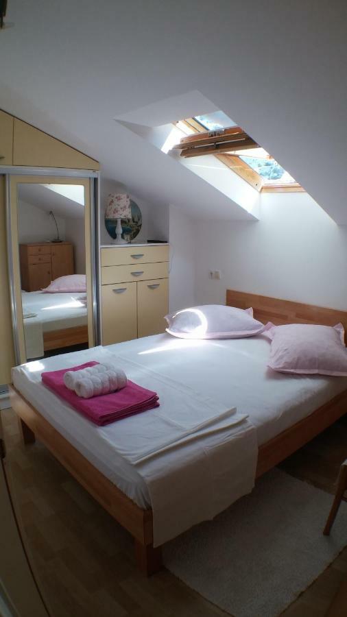 Apartments Iva Und Franka أوميس المظهر الخارجي الصورة