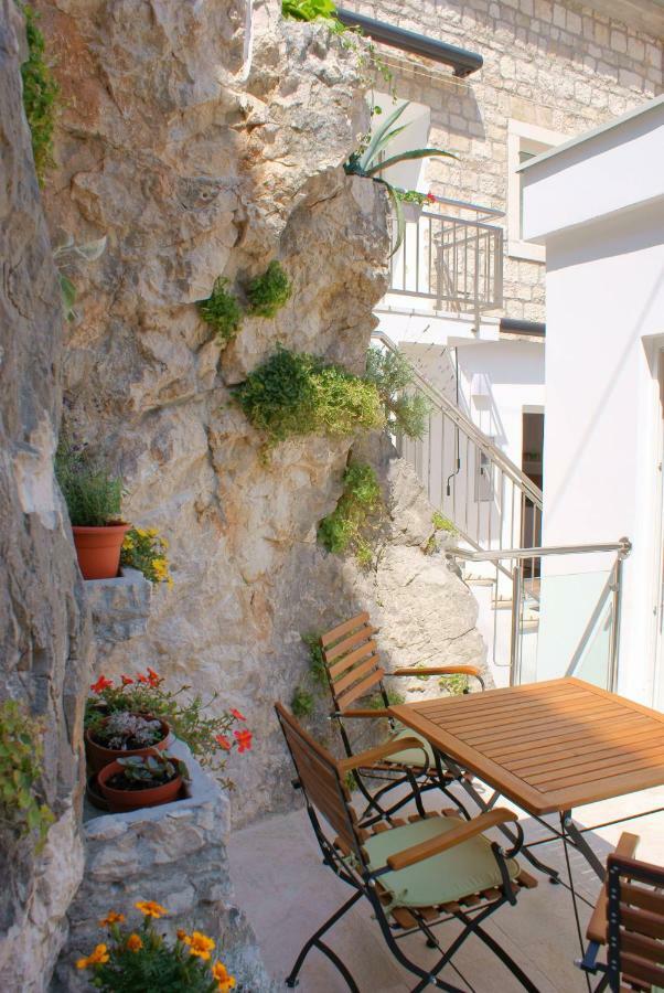 Apartments Iva Und Franka أوميس المظهر الخارجي الصورة