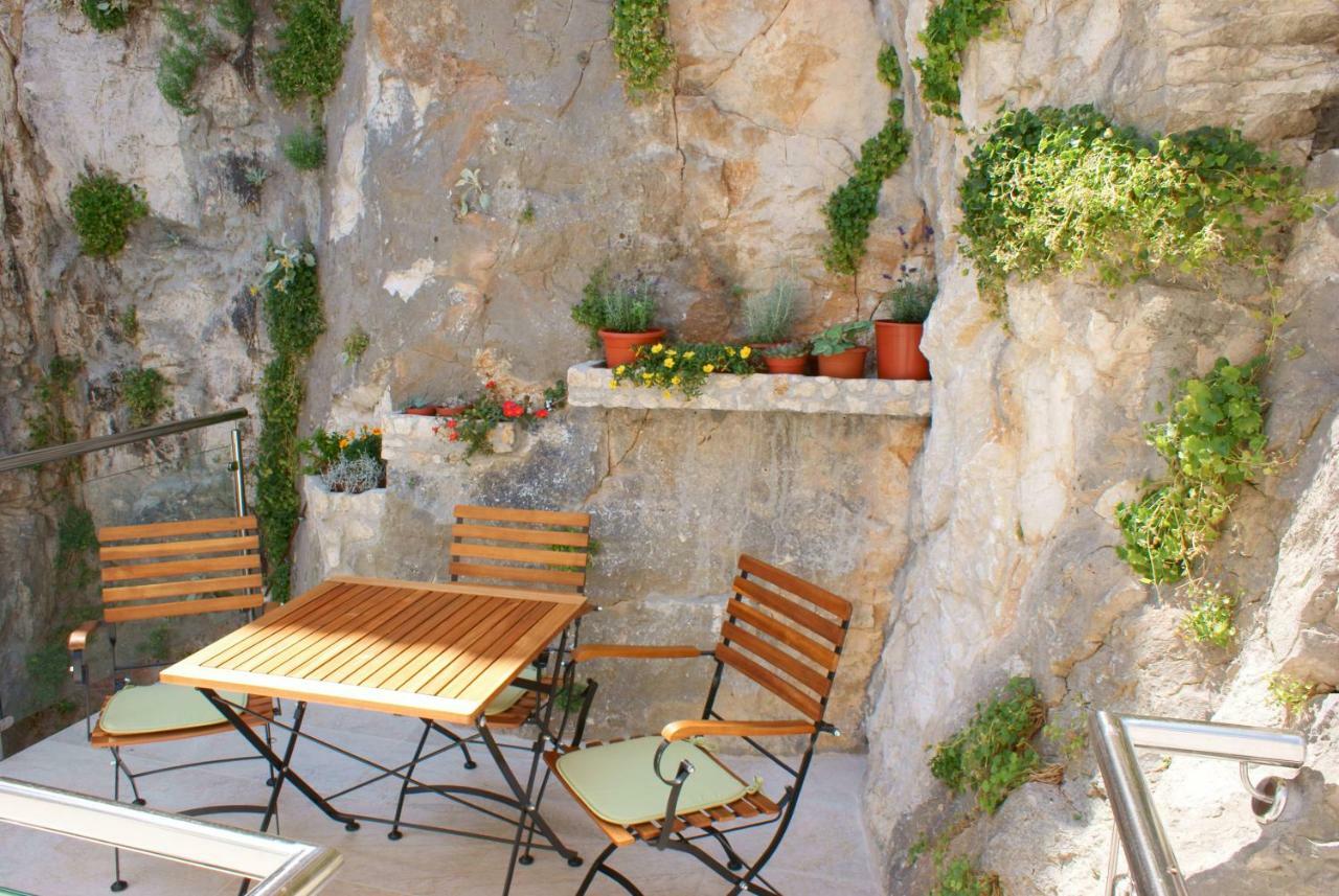 Apartments Iva Und Franka أوميس المظهر الخارجي الصورة
