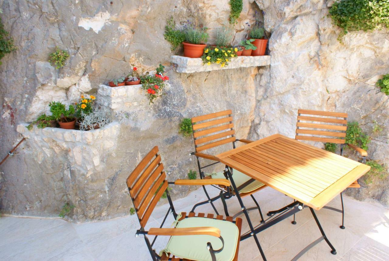 Apartments Iva Und Franka أوميس المظهر الخارجي الصورة