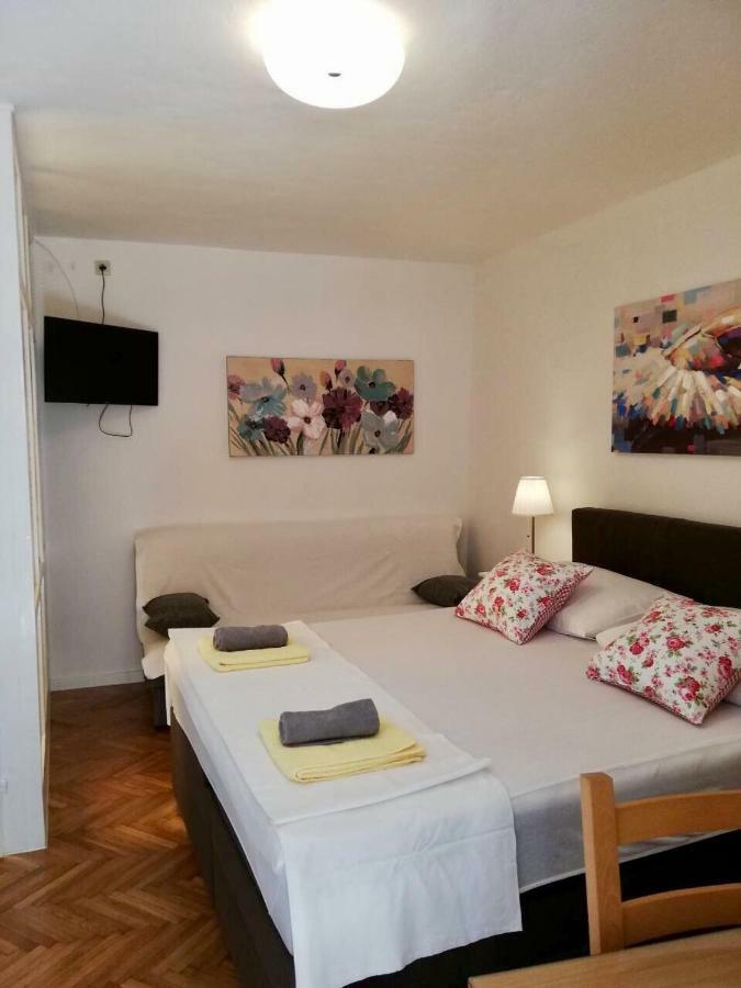 Apartments Iva Und Franka أوميس المظهر الخارجي الصورة