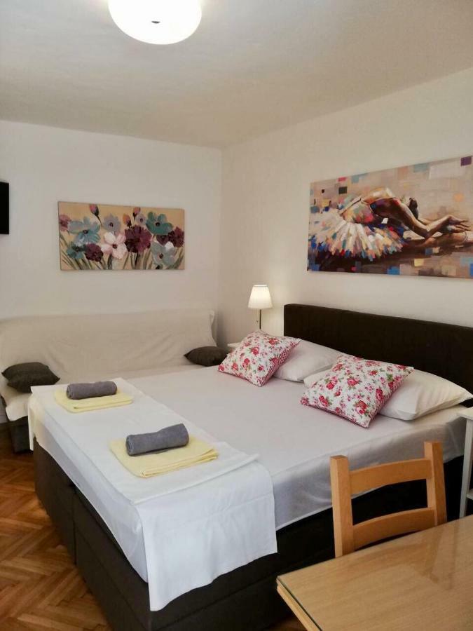Apartments Iva Und Franka أوميس المظهر الخارجي الصورة