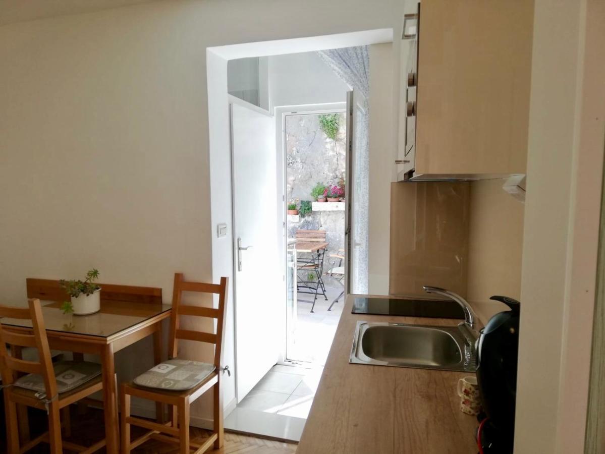 Apartments Iva Und Franka أوميس المظهر الخارجي الصورة