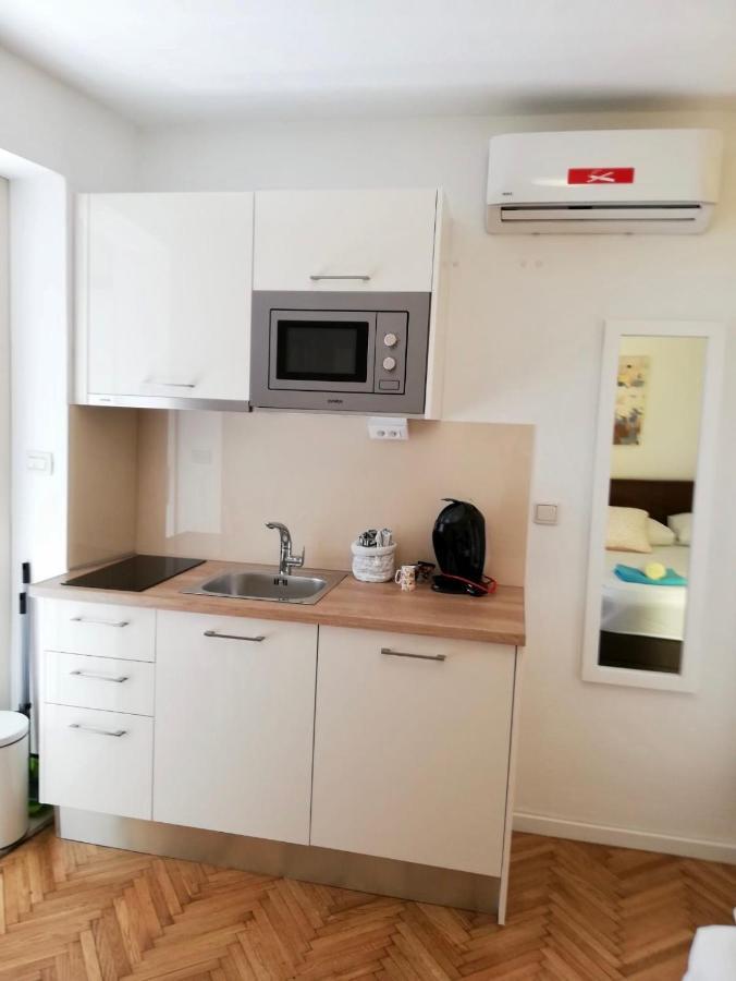 Apartments Iva Und Franka أوميس المظهر الخارجي الصورة